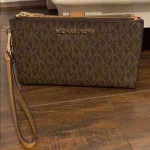 Michael Kors wristlet